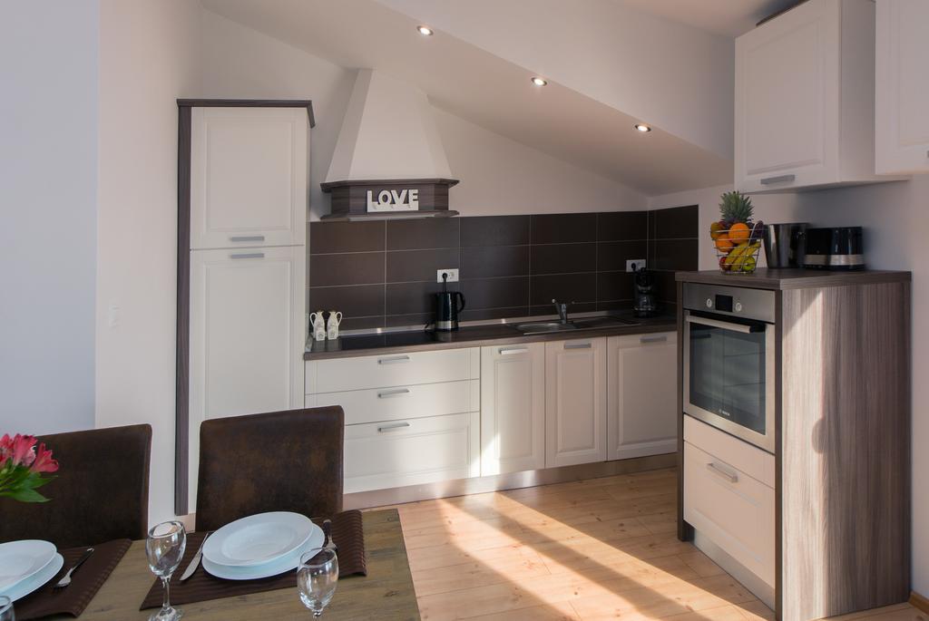 Apartments Max&Leon Подстрана Екстериор снимка