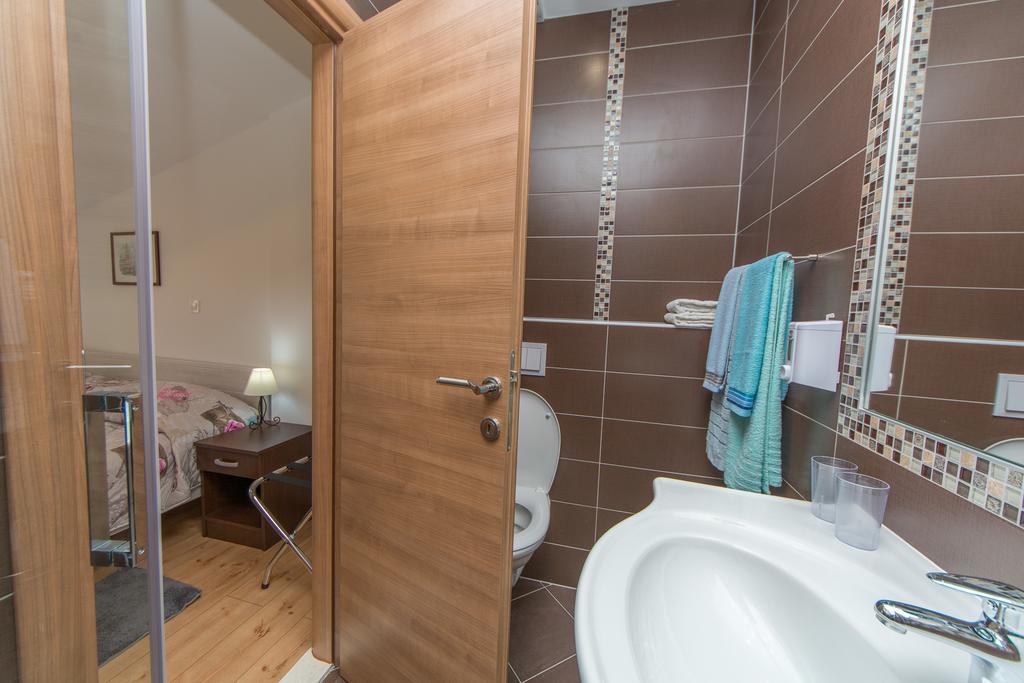 Apartments Max&Leon Подстрана Екстериор снимка